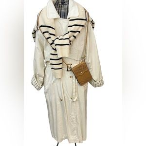 Influencer’s vanilla cream trench coat size M